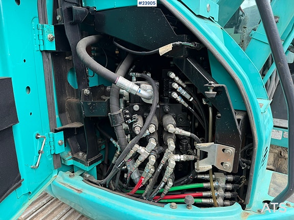 Kobelco Sk140SRLC-3 gravemaskin m/ tannskuffe, pusseskuffe og rototilt 14 of 28