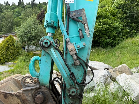 Kobelco Sk140SRLC-3 gravemaskin m/ tannskuffe, pusseskuffe og rototilt 15 of 28