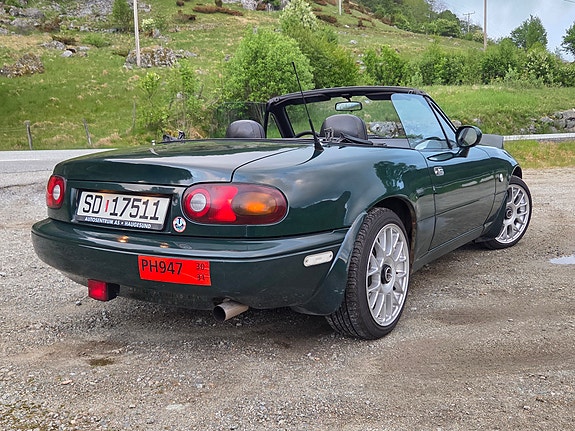 Mazda MX-5 4 of 5