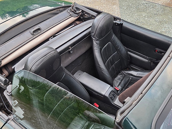 Mazda MX-5 2 of 5