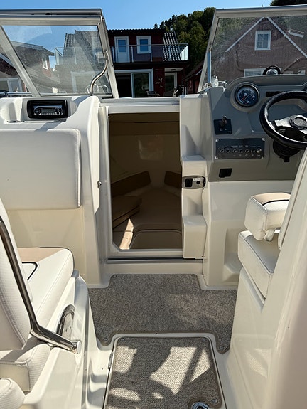Bayliner 742 Cuddy m/Mercruicer 260 MPI V8 5,0 liter 8 of 25
