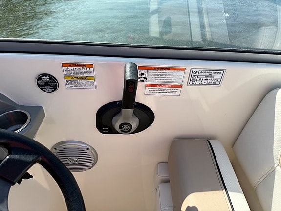Bayliner 742 Cuddy m/Mercruicer 260 MPI V8 5,0 liter 12 of 25