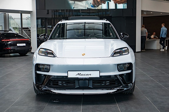 Porsche Macan 2 of 5