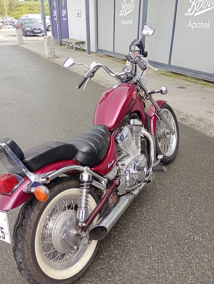 Suzuki VS 750 Intruder 4 of 5
