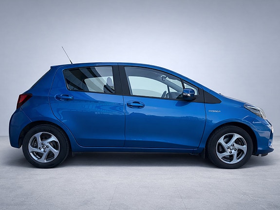 Toyota Yaris 3 of 5