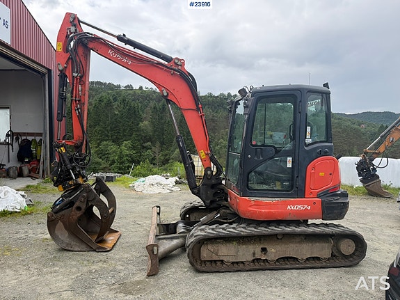 Kubota KX057-4 Gravemaskin m/ tannskuffe,skuffe m/klype, pigghammer, pusseskuffe og rototilt 3 of 5