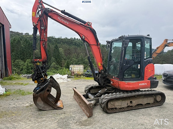 Kubota KX057-4 Gravemaskin m/ tannskuffe,skuffe m/klype, pigghammer, pusseskuffe og rototilt 2 of 5