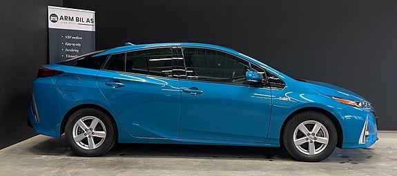 Toyota Prius Plug-in Hybrid 3 of 30