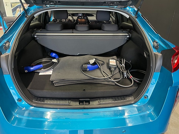 Toyota Prius Plug-in Hybrid 15 of 30
