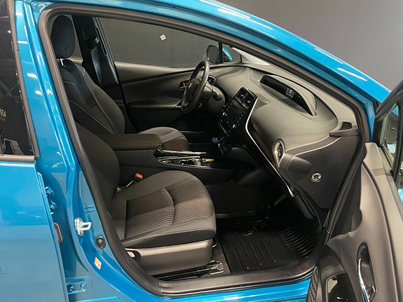 Toyota Prius Plug-in Hybrid 6 of 30