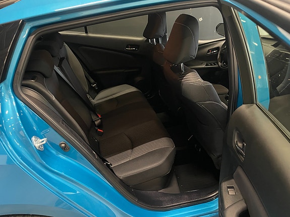 Toyota Prius Plug-in Hybrid 7 of 30