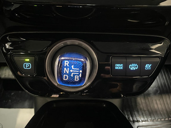 Toyota Prius Plug-in Hybrid 27 of 30