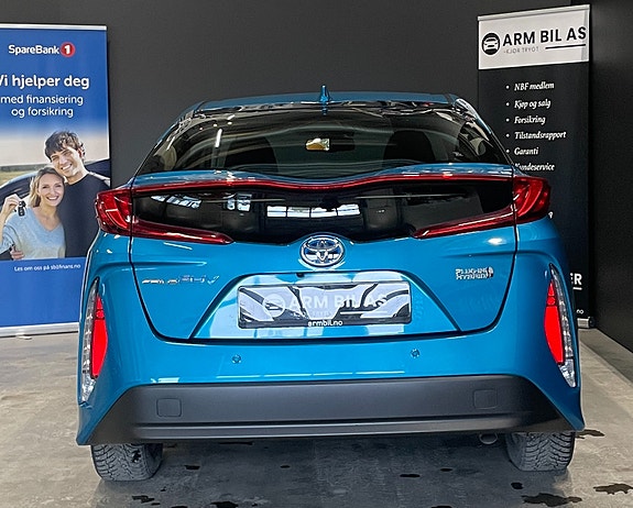 Toyota Prius Plug-in Hybrid 8 of 30