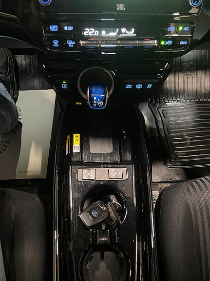 Toyota Prius Plug-in Hybrid 21 of 30