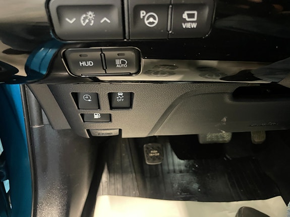 Toyota Prius Plug-in Hybrid 20 of 30