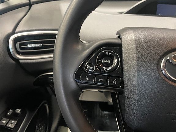 Toyota Prius Plug-in Hybrid 17 of 30