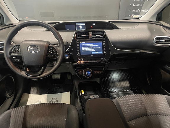 Toyota Prius Plug-in Hybrid 16 of 30