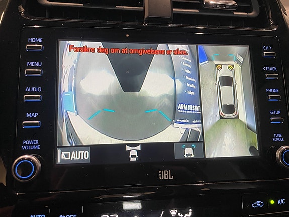 Toyota Prius Plug-in Hybrid 26 of 30