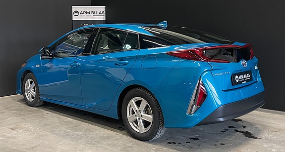 Toyota Prius Plug-in Hybrid 9 of 30