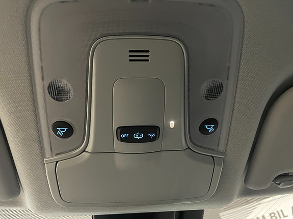 Toyota Prius Plug-in Hybrid 28 of 30