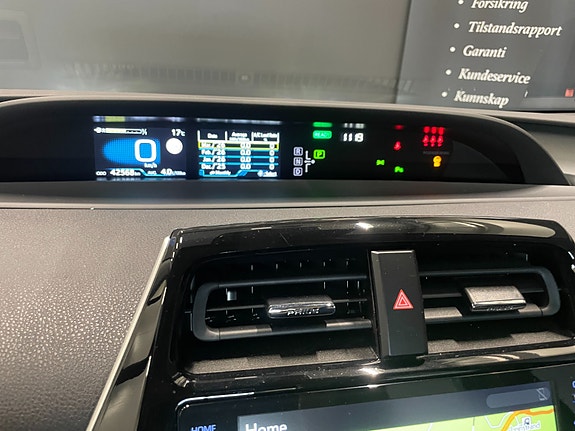 Toyota Prius Plug-in Hybrid 23 of 30