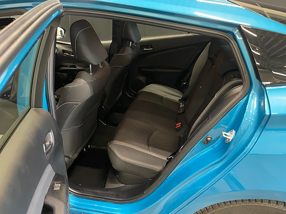 Toyota Prius Plug-in Hybrid 14 of 30