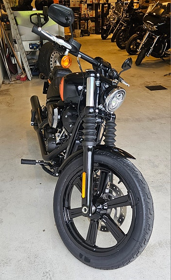 Harley-Davidson FXBBS Street Bob 114 3 of 5