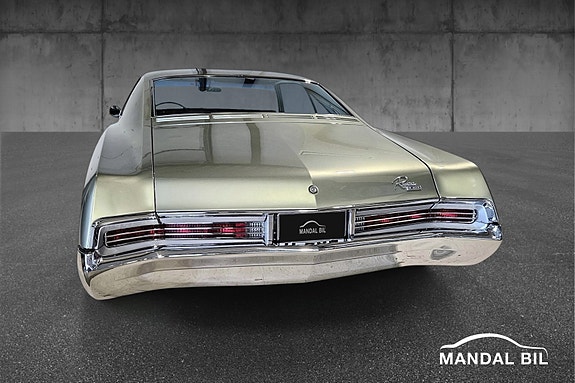 Buick Riviera 5 of 5