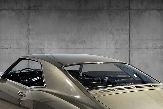 Buick Riviera 7 of 30