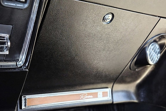 Buick Riviera 23 of 30