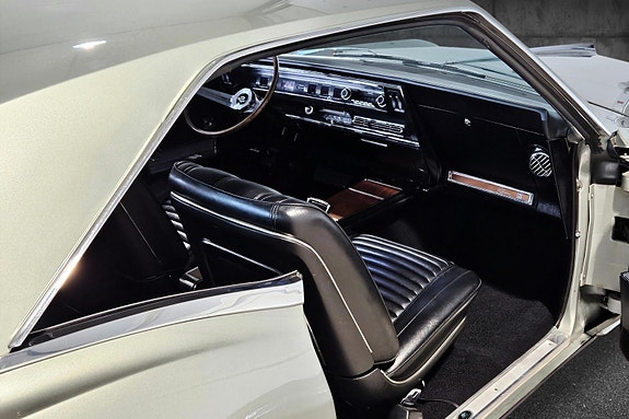 Buick Riviera 14 of 30