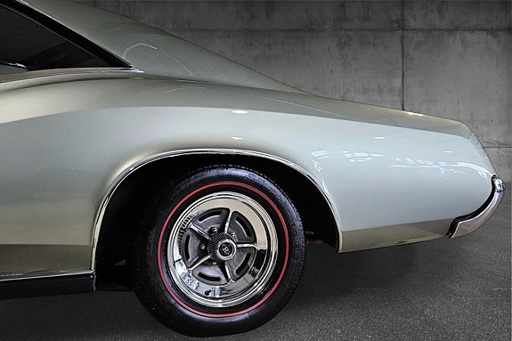 Buick Riviera 8 of 30