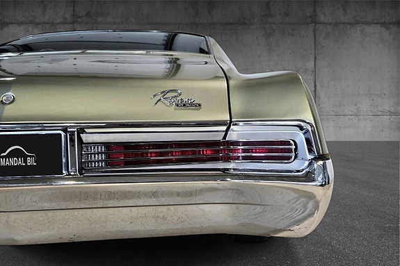Buick Riviera 10 of 30