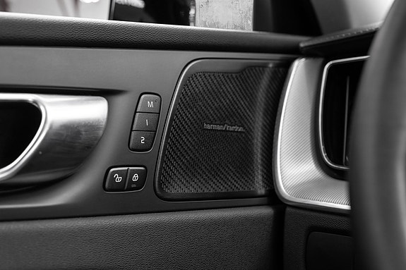 Volvo XC60 15 of 30