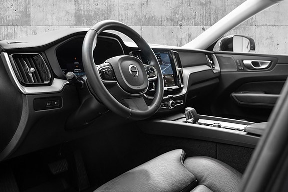 Volvo XC60 17 of 30