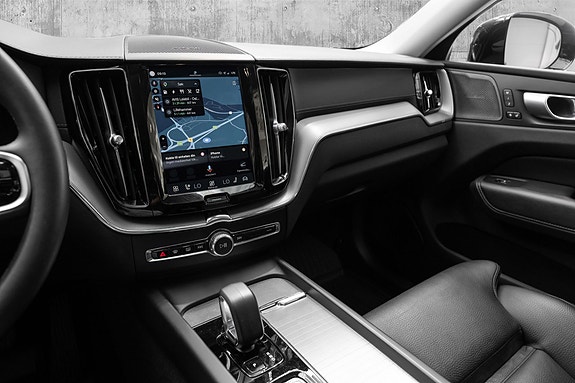 Volvo XC60 11 of 30