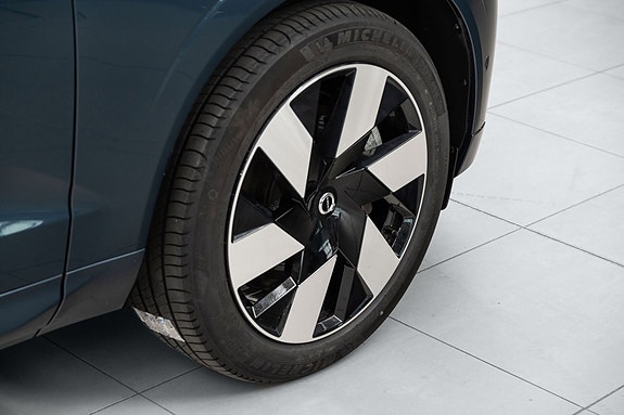 Volvo XC60 8 of 30