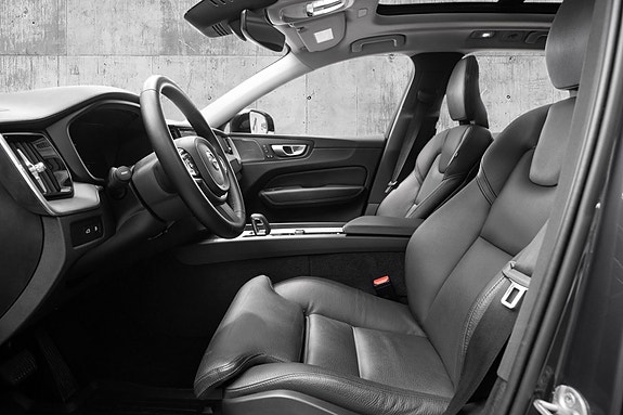 Volvo XC60 10 of 30