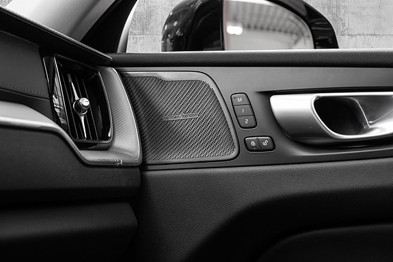 Volvo XC60 14 of 30