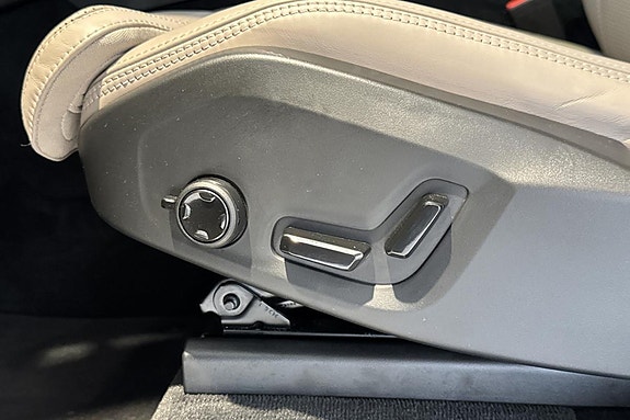 Volvo XC90 27 of 30