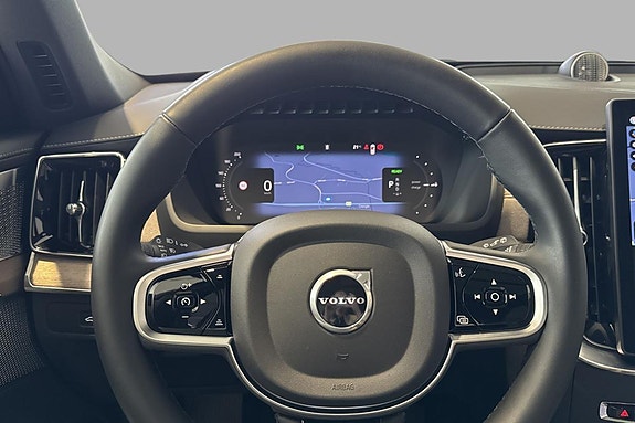 Volvo XC90 11 of 30