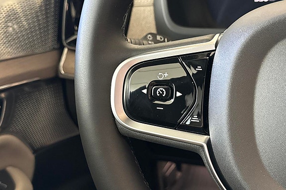 Volvo XC90 12 of 30