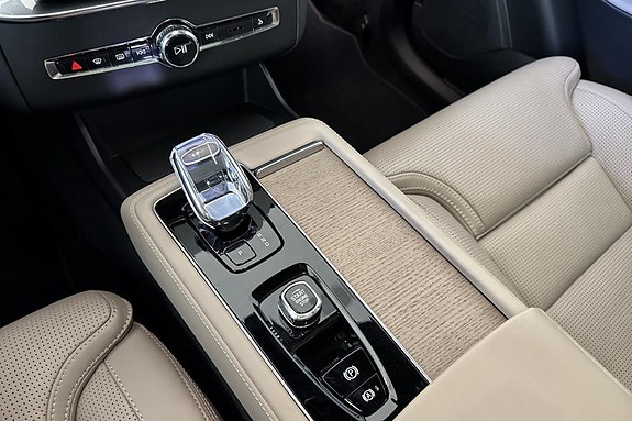 Volvo XC90 16 of 30