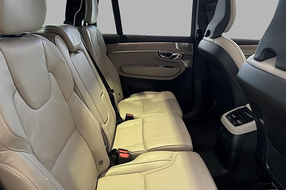 Volvo XC90 25 of 30