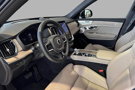 Volvo XC90 9 of 30