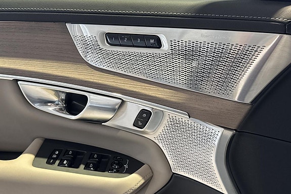 Volvo XC90 17 of 30