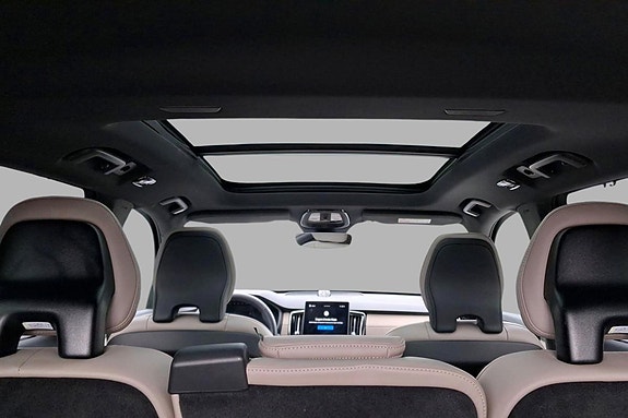 Volvo XC90 26 of 30