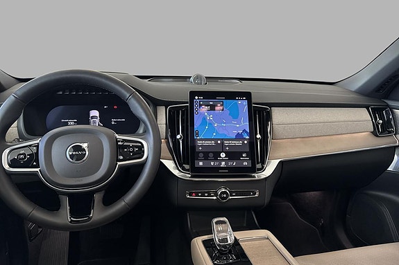 Volvo XC90 10 of 30