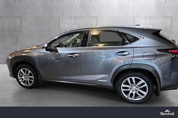 Lexus NX300h 3 of 5