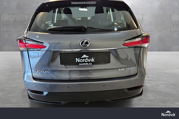 Lexus NX300h 5 of 5
